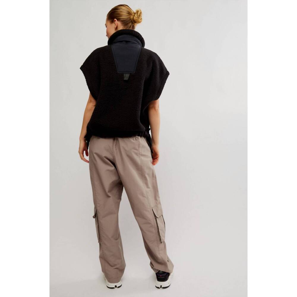 NEW FP MOVEMENT scout it out vest in black - Picture 3 of 3